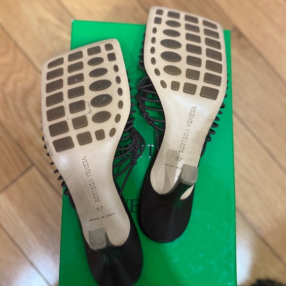 Bottega Raffia Sandals - Picture 2 of 3